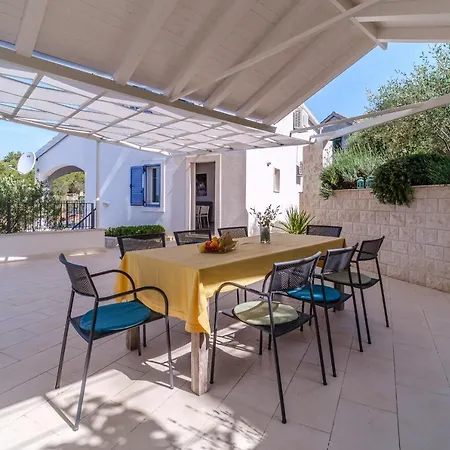 Villa Ameli Milna (Brac)